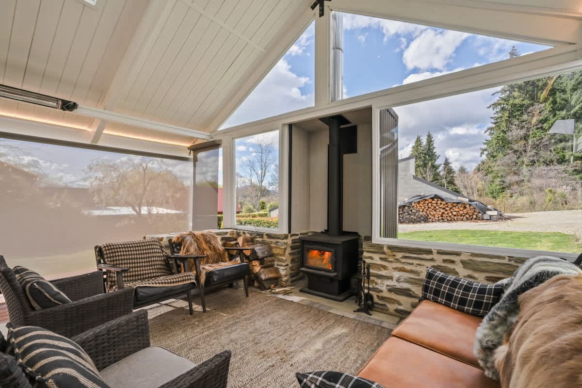 Walnut Cottage - Sleeps 6, Walk to Lake photo 1