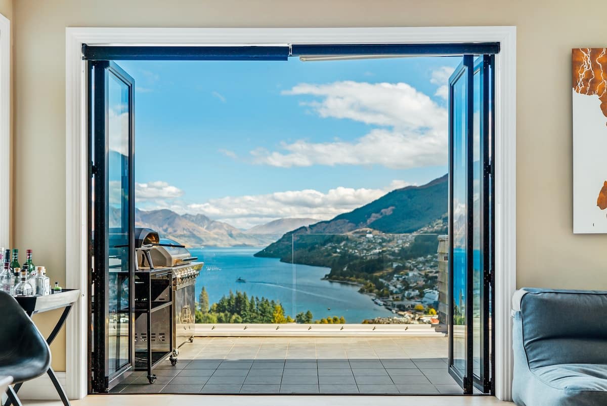 Lake Panorama Villa - Central Luxury Hot Tub Views photo 1