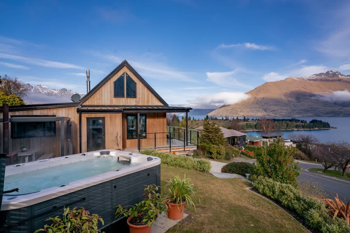 World Class Views | 7 BRM, Views, Hot Tub! photo 1