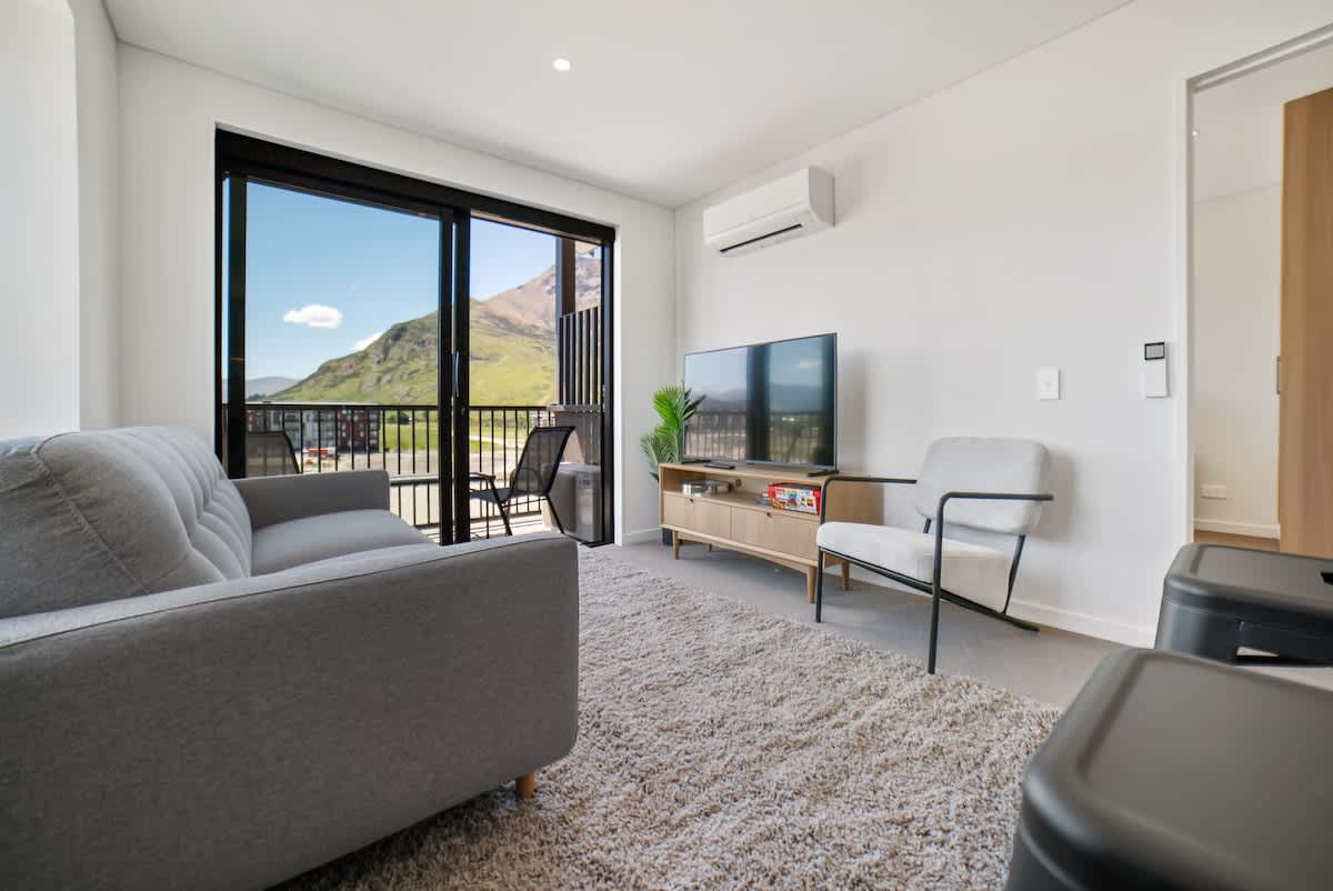 Toru Top Floor Apartment – Convenient, Remarkable view, Parking photo 1