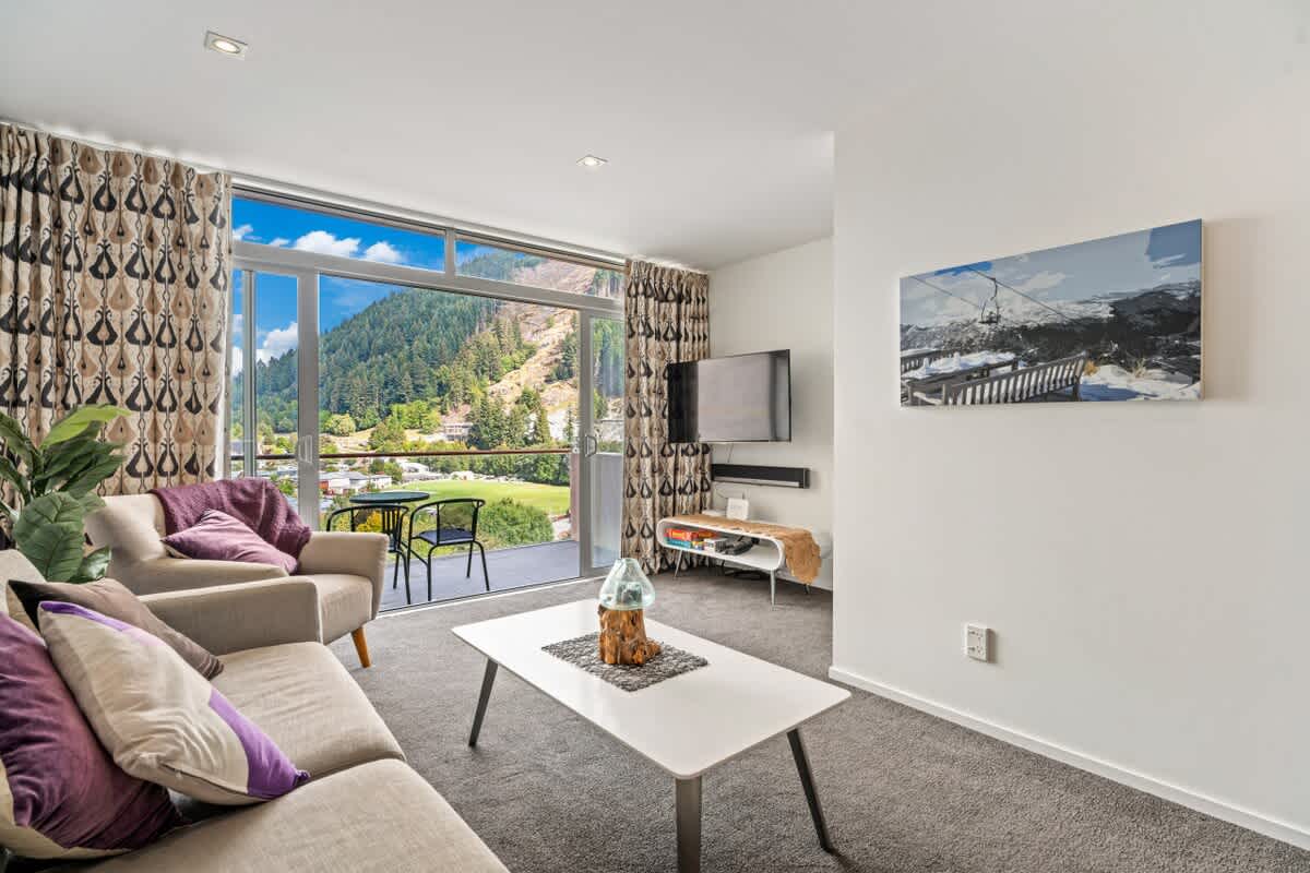 Diamond Destination Queenstown Views Walk to town photo 1