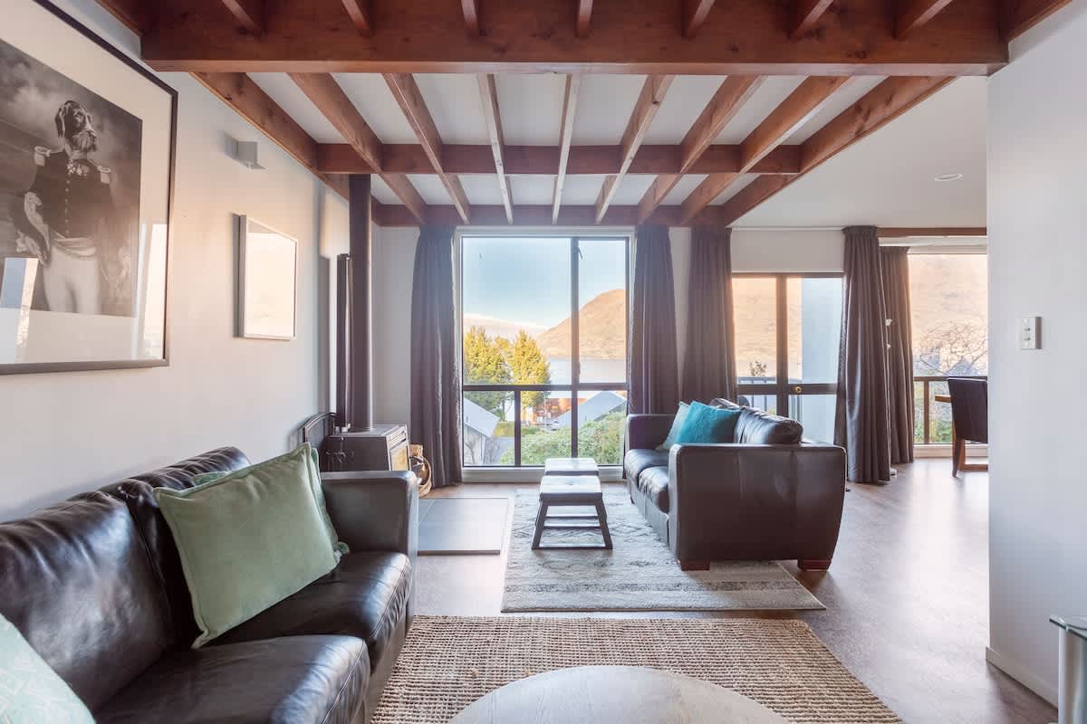 The Twins, 3 bedroom house with wood fire photo 1