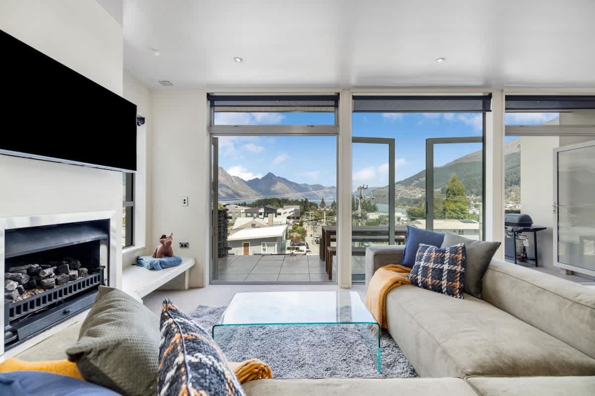 Vailmont Villa, Central Queenstown photo 1
