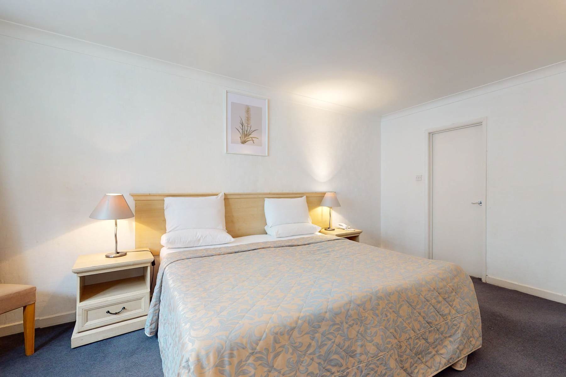 Luxury Serviced Apartment, Staffed Reception, King Size Bed, Large Living Room and Kitchen in the centre of Mayfair, 3 photo 1