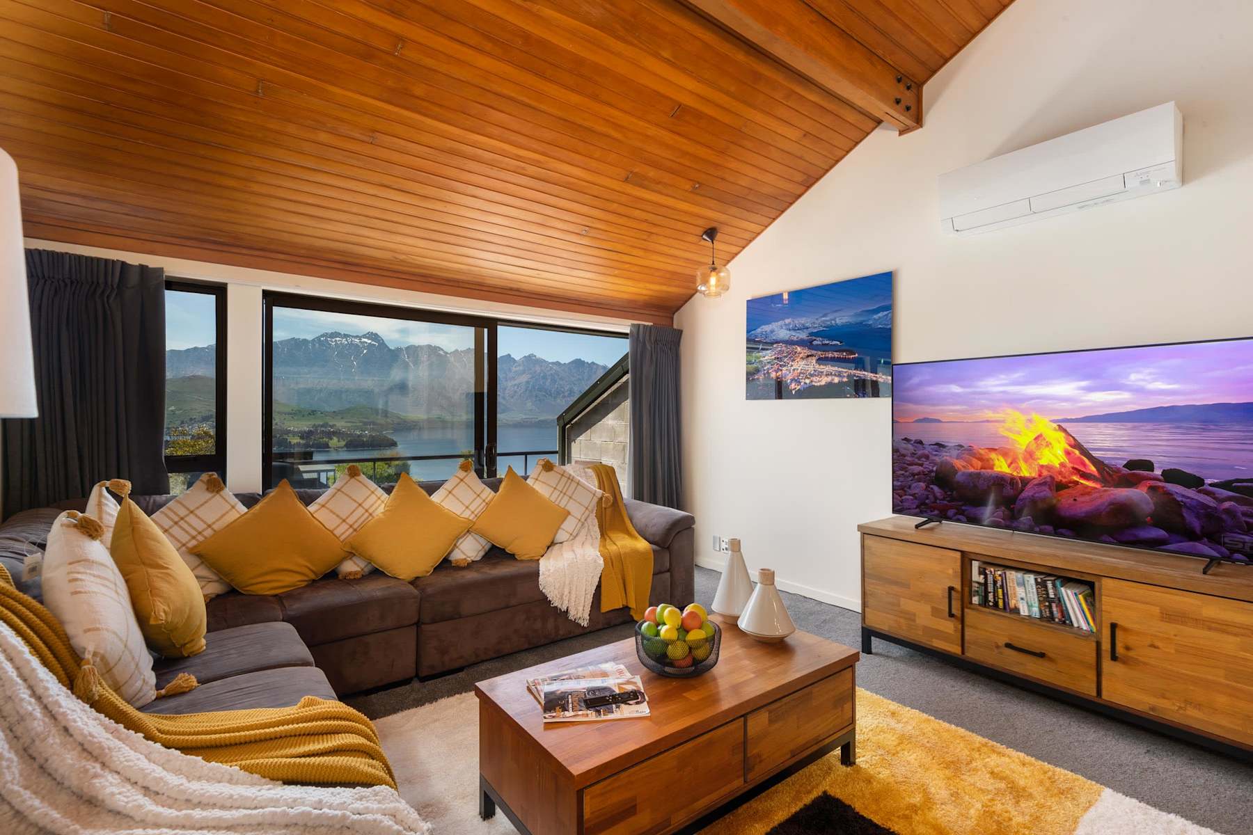 LAKE VIEW SPACIOUS ALPINE TOWNHOUSE photo 1