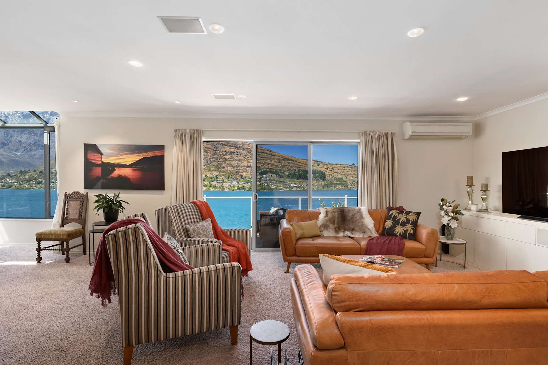 Incredible Three Bedroom Three Bath Lakeside Home photo 1