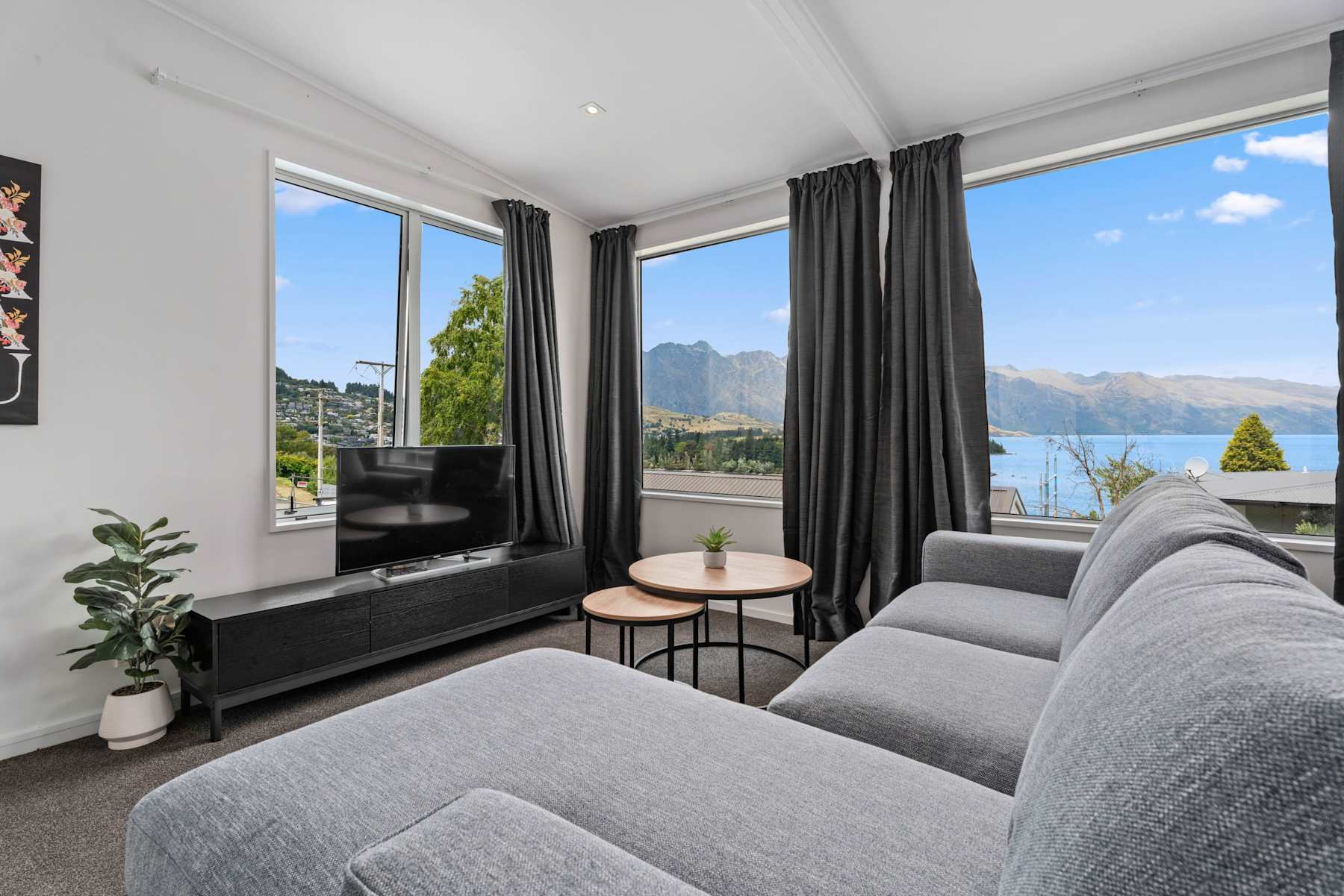Central 2 Bedroom Apartment Lake Views photo 1