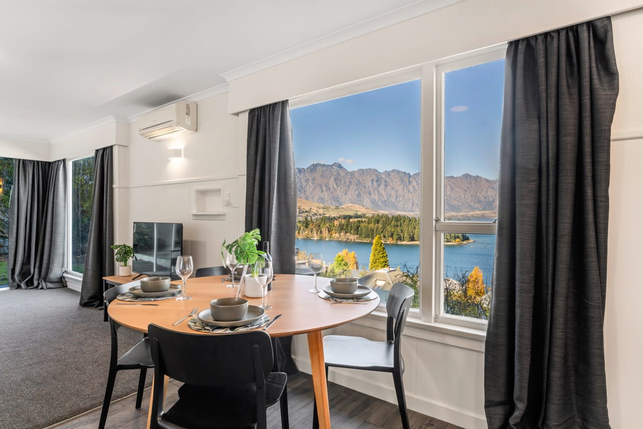 2 Bedroom Apartment, Walk To Town, Amazing Views! photo 1
