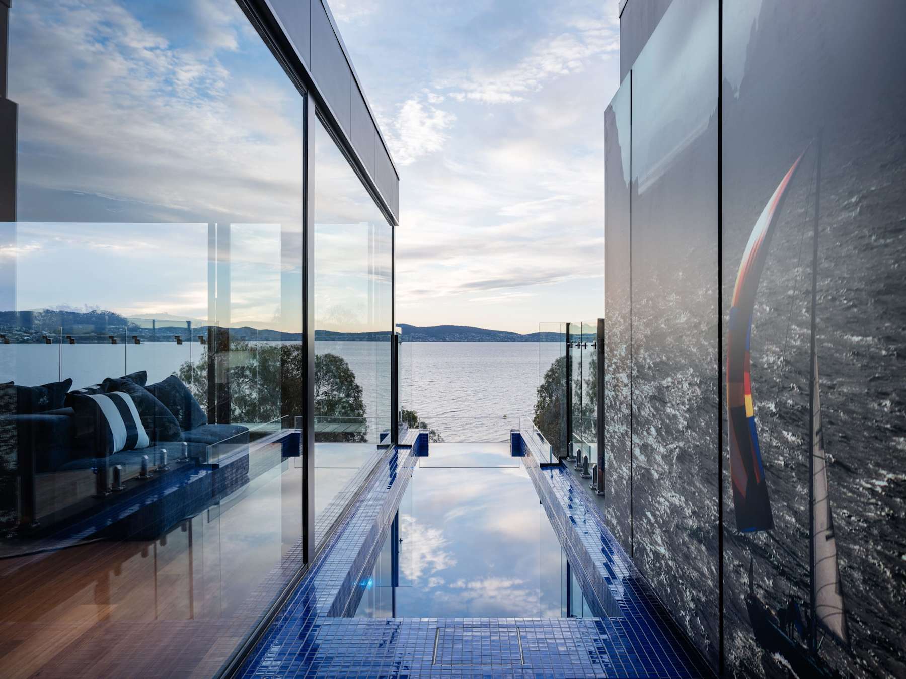 'Hobart' - Penthouse with private heated pool photo 1