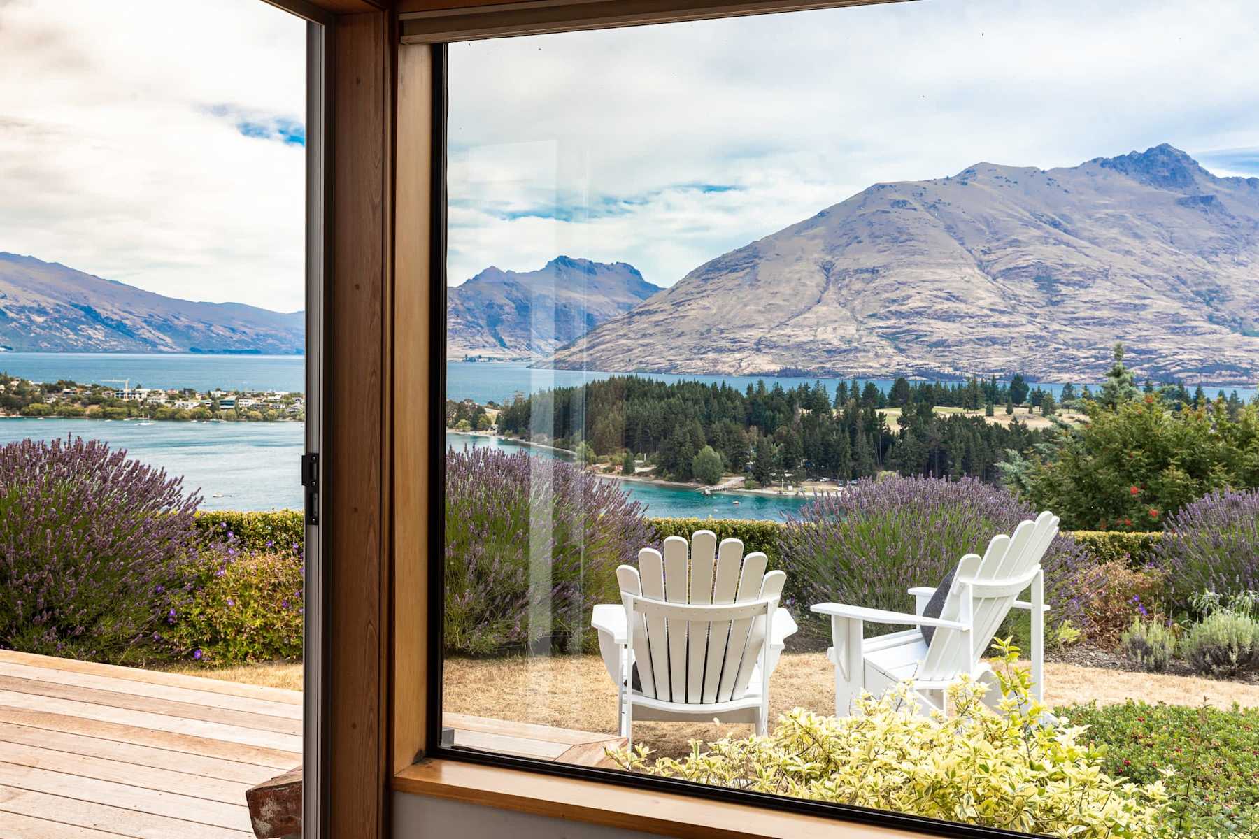 Wakatipu Gem, Charming Lakehouse with Hot Tub! photo 1
