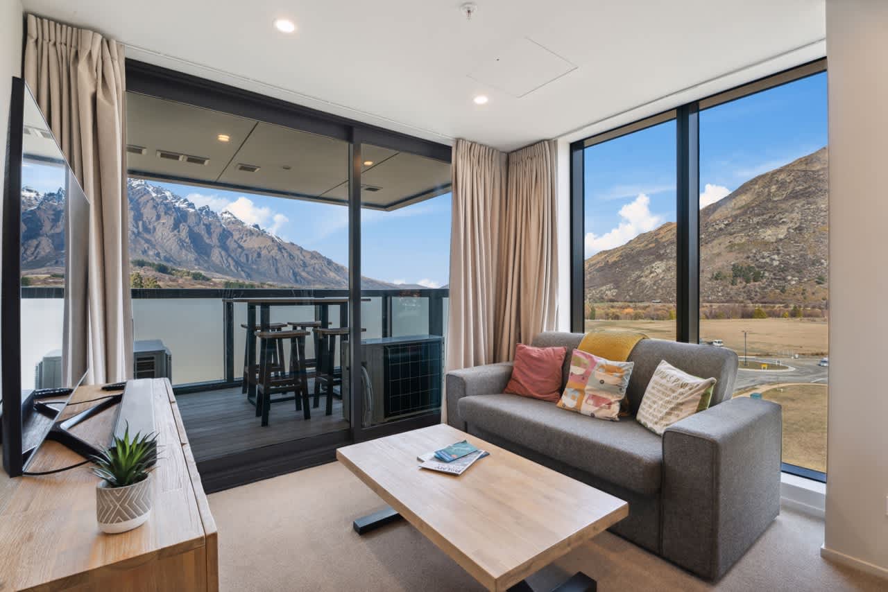 Brand New Apartment, Amazing Mountain views! photo 1