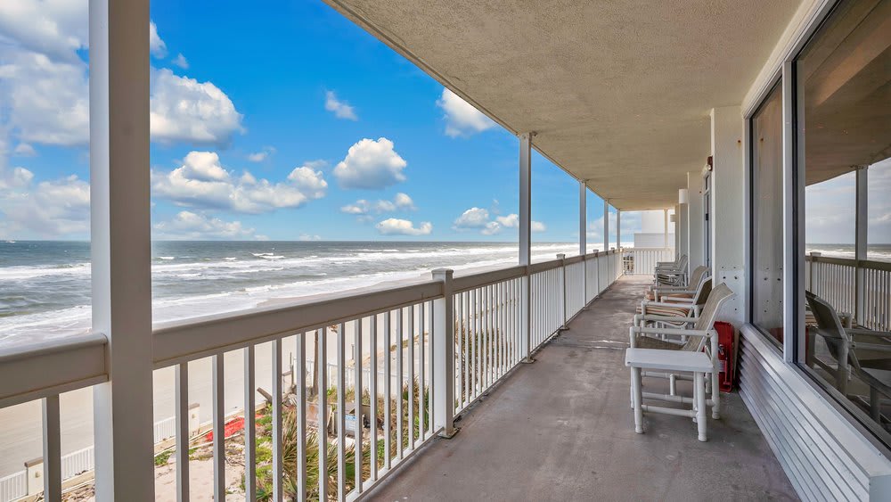 Beachfront studio w/ direct Atlantic views photo 1