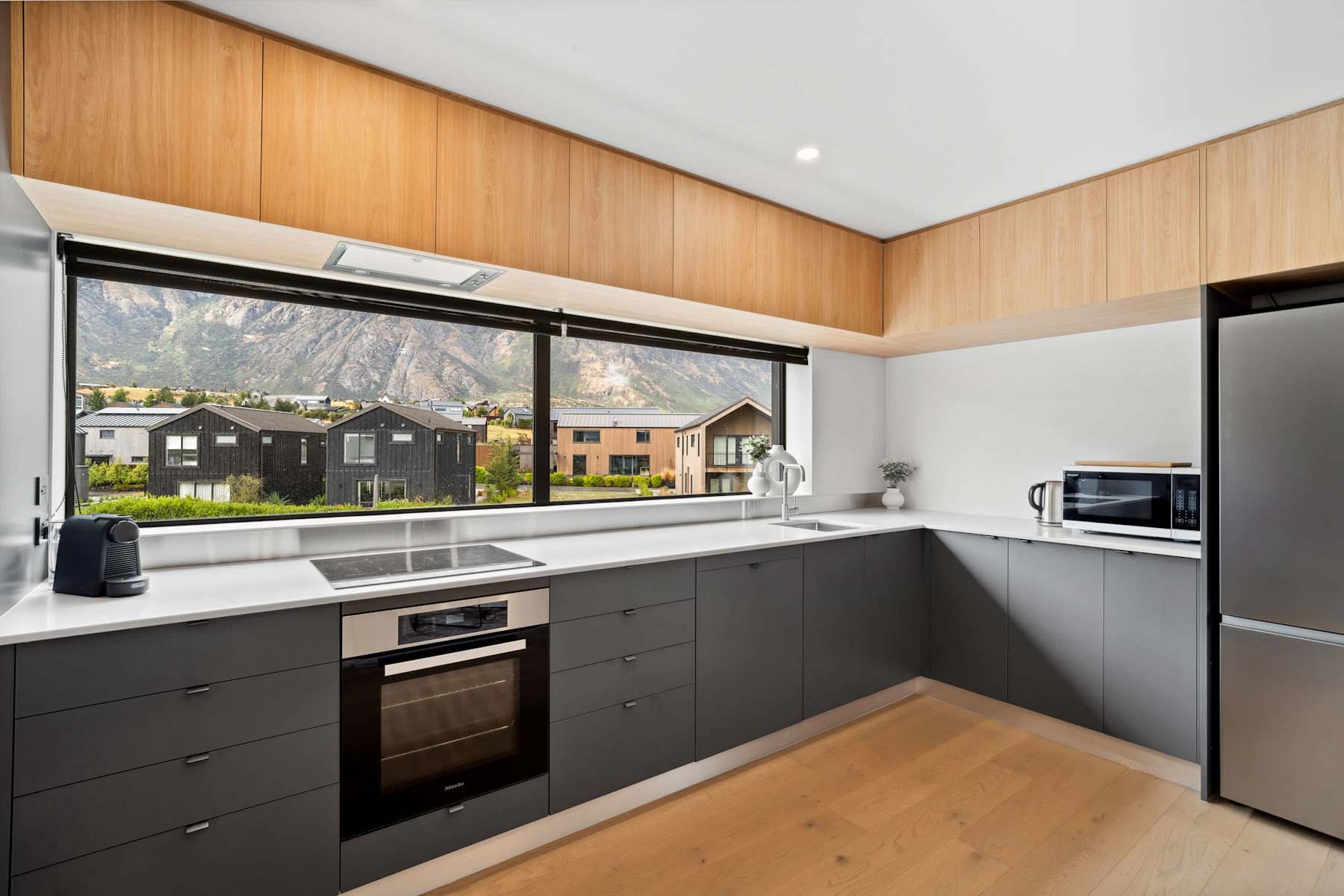 Modern 2 Bedroom Apartment with Mountain Outlook photo 1