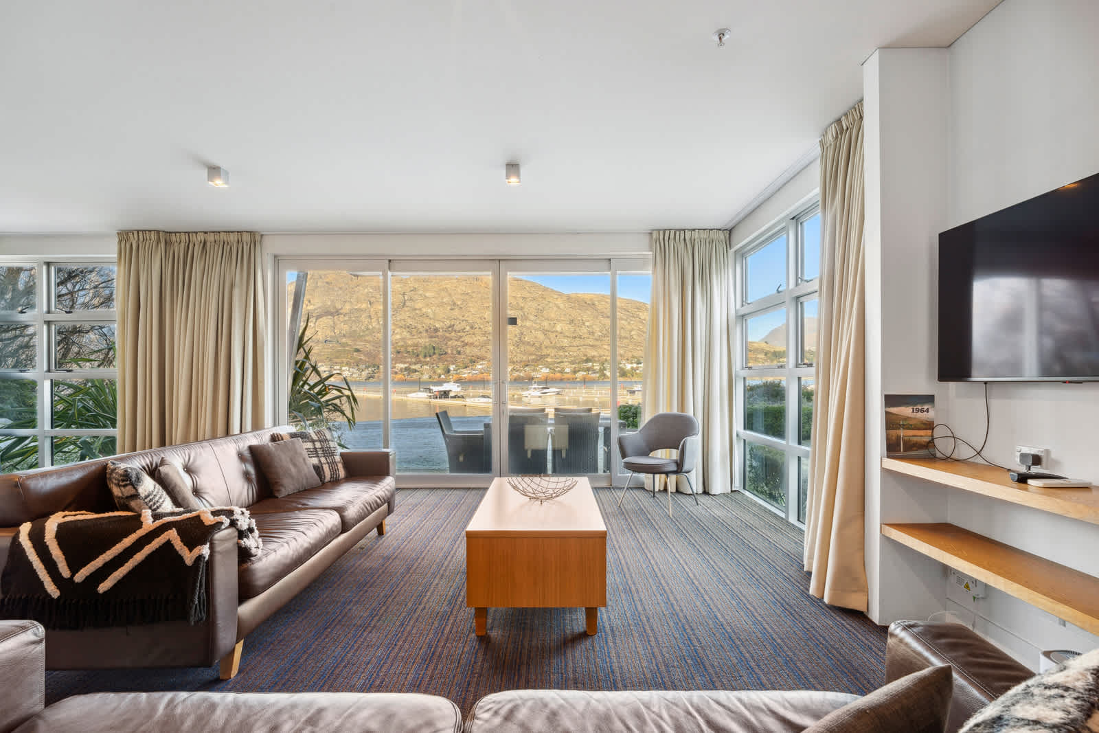 Scenic Marina Stay with Lake Views photo 1