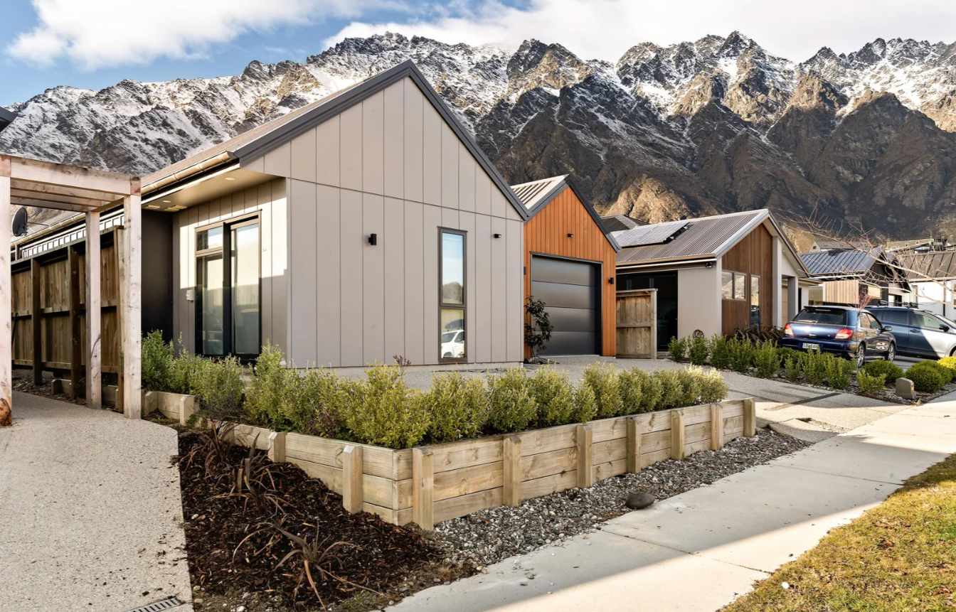 Sunny Home Minutes to Remarkables Ski Field photo 1