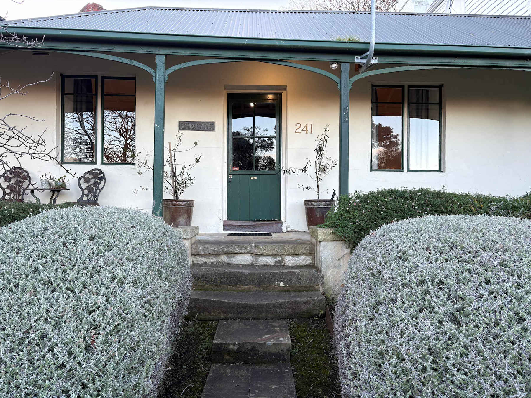 Historic 3-Bed 'Bostane Cottage' 5 minutes to City. photo 1