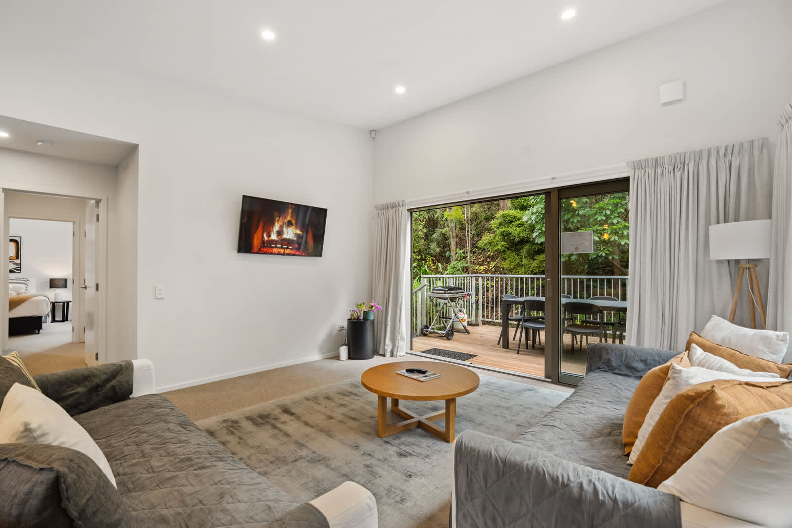 Hilltop Haven, Modern Queenstown Comfort photo 1