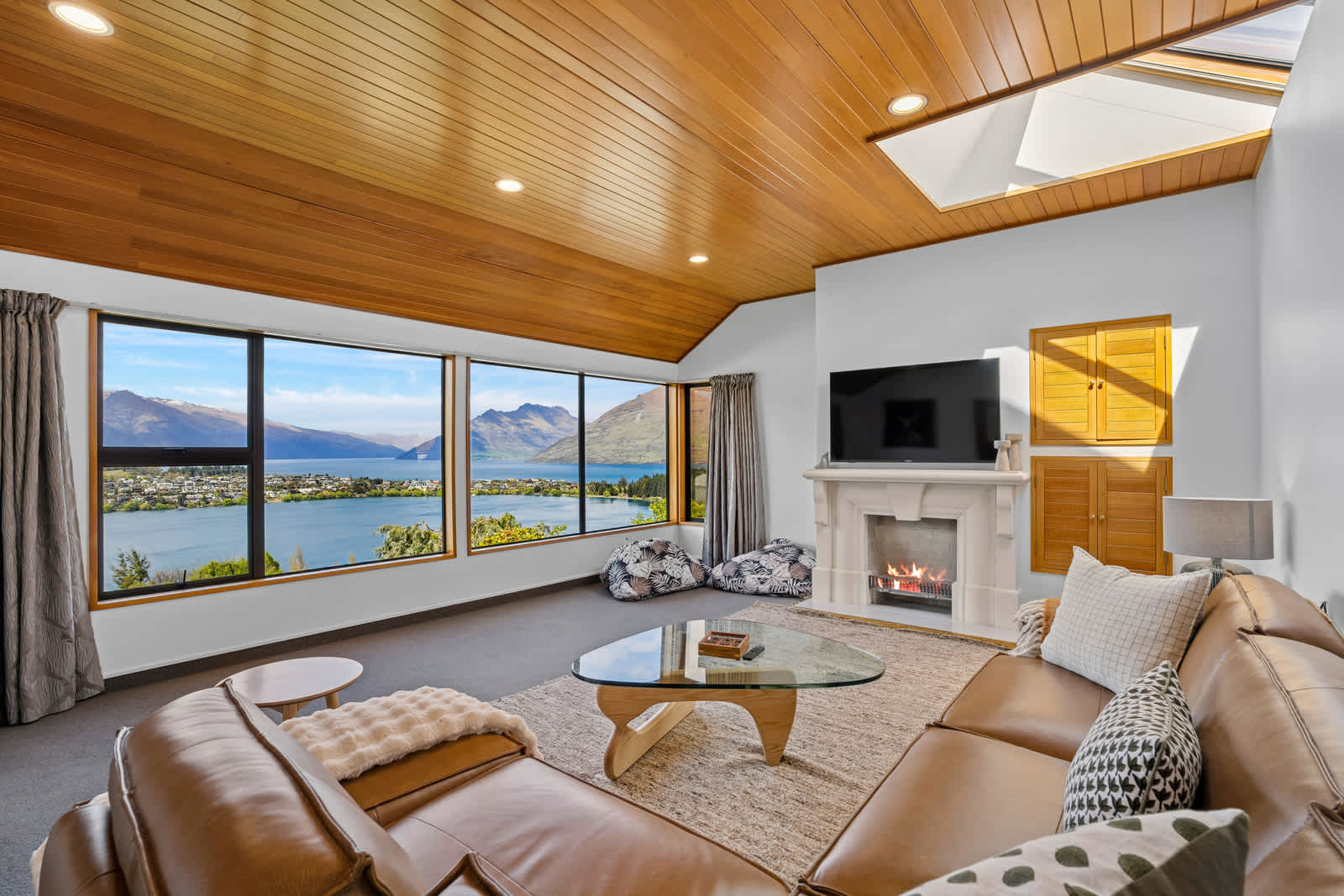 Queenstown Hill Comfort, 4BR, Views, Fireplace photo 1