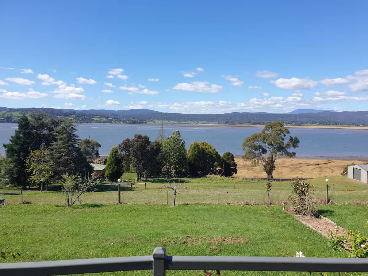 Expansive 8BR Getaway in Beautiful Rosevears photo 1