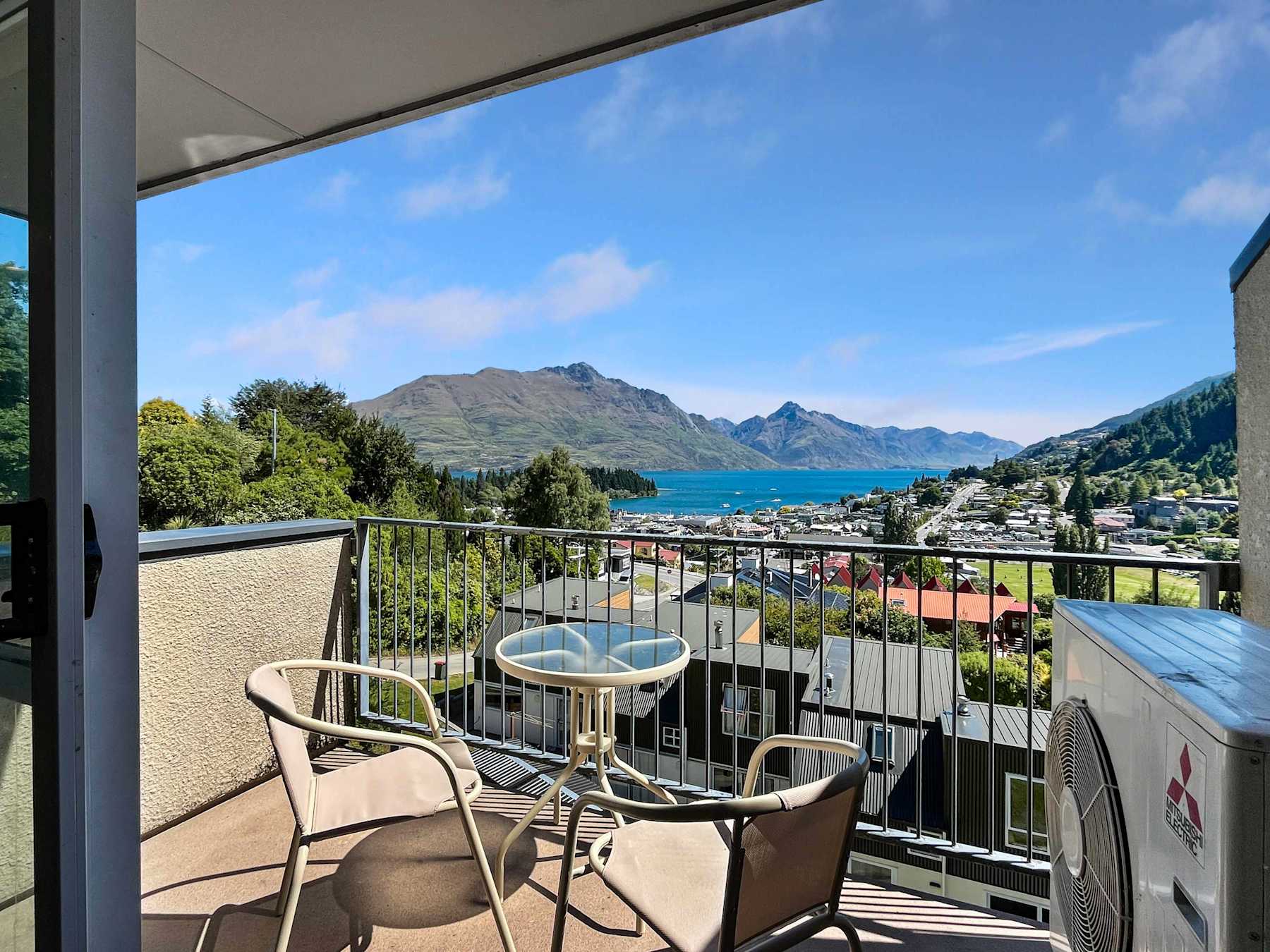 Central Townhouse with Lake Views! photo 1