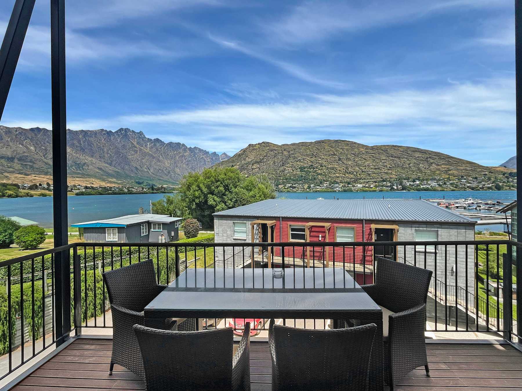 Fabulous Lakeside Marina 3 Bedroom photo 1