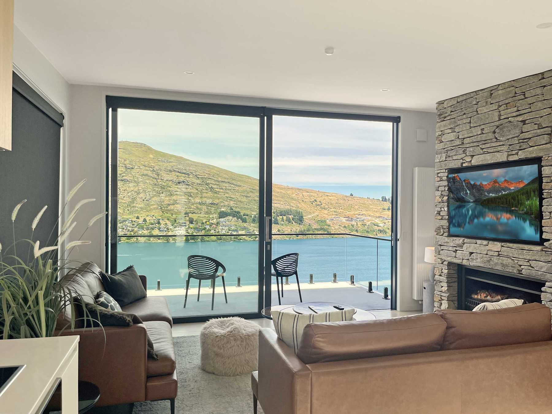 Brand New Queenstown Escape, Luxury 3Bed Home! photo 1
