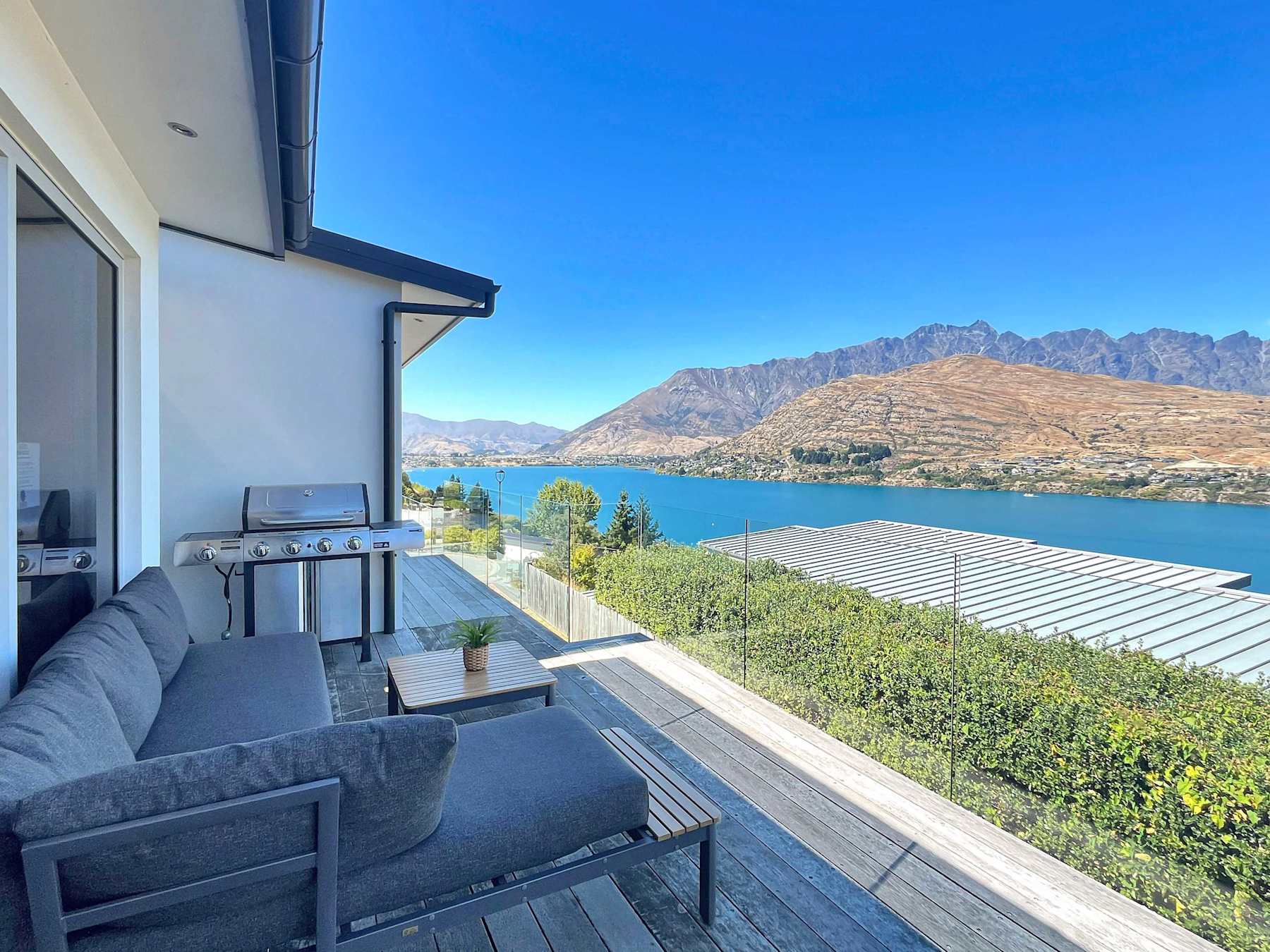 EPIC Views, Huge Deck, Sleeps 8 photo 1