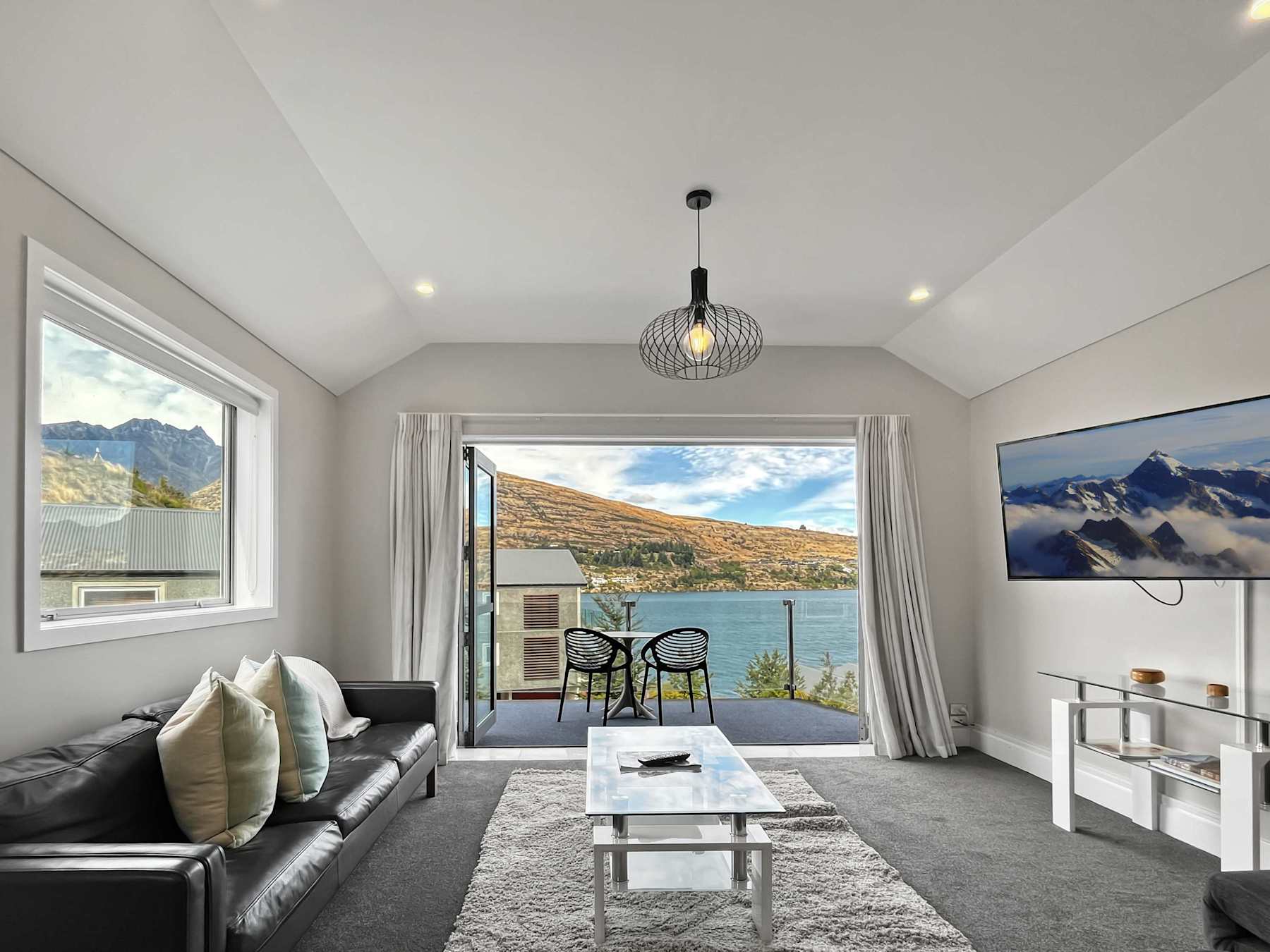 Comfortable Alpine Apartment photo 1