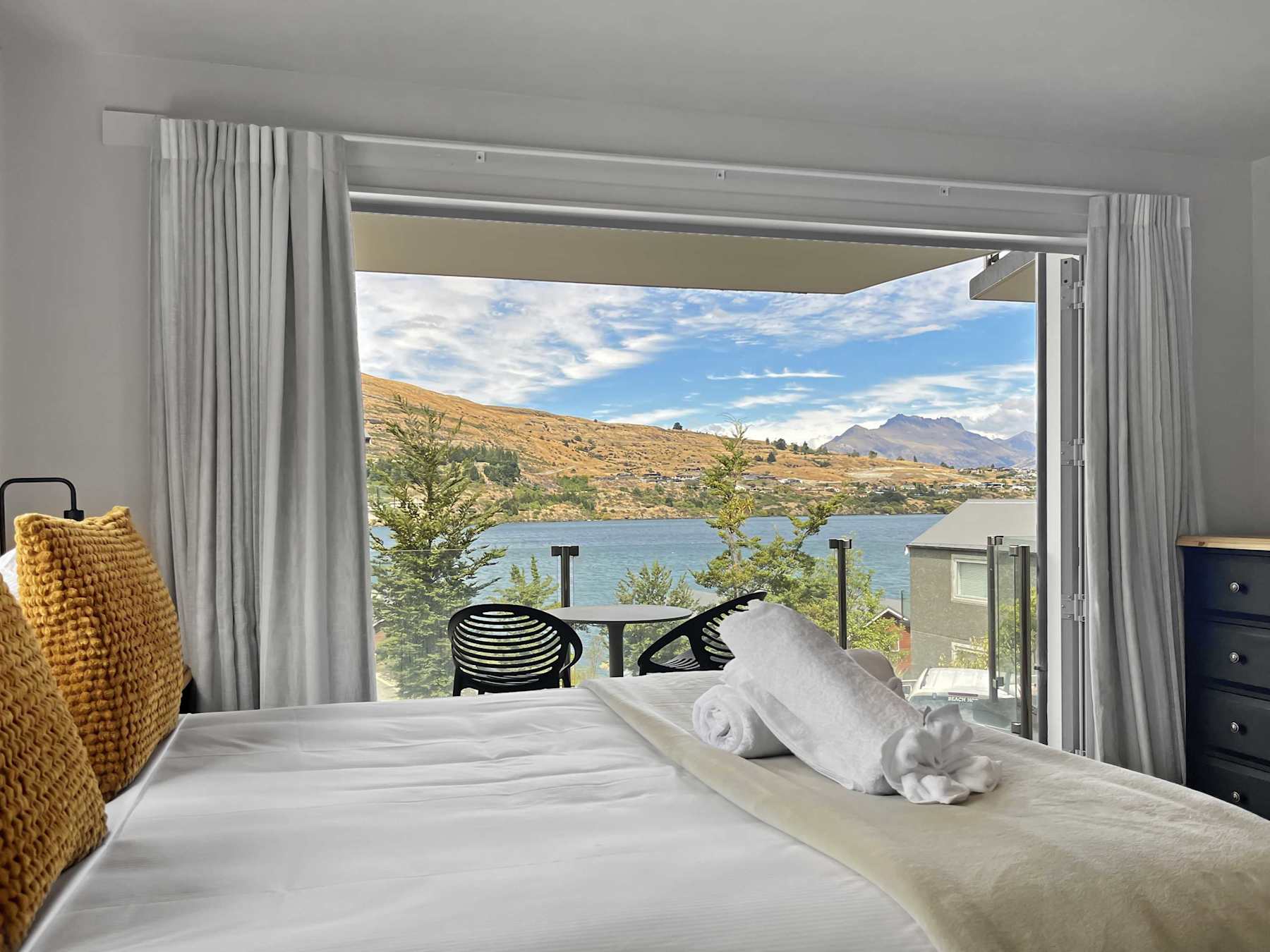 Elevated Alpine Escape Close to Queenstown CBD photo 1