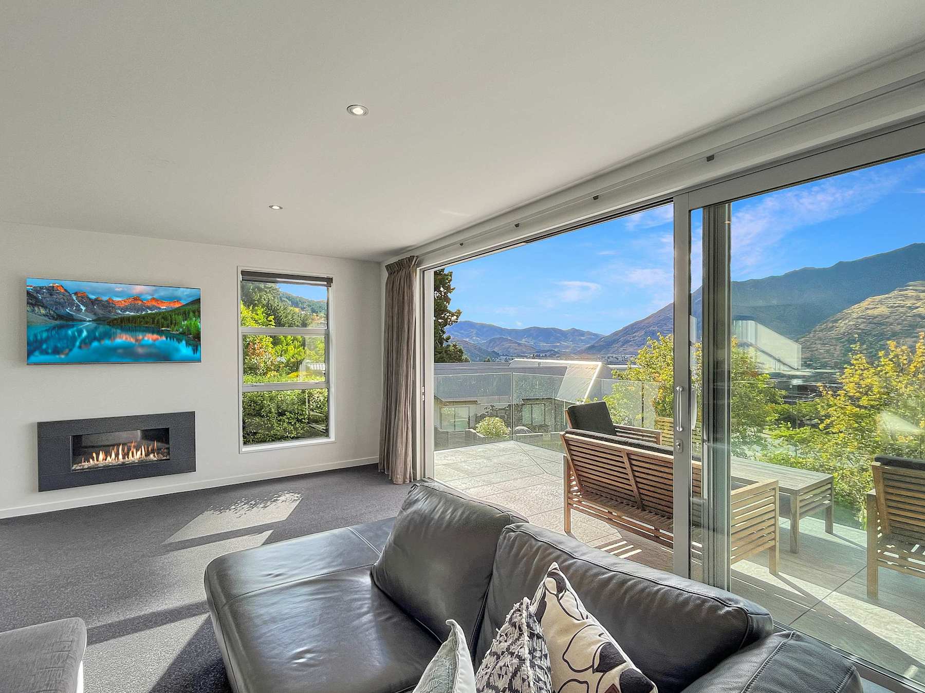 Modern Spacious Family Holiday Home photo 1