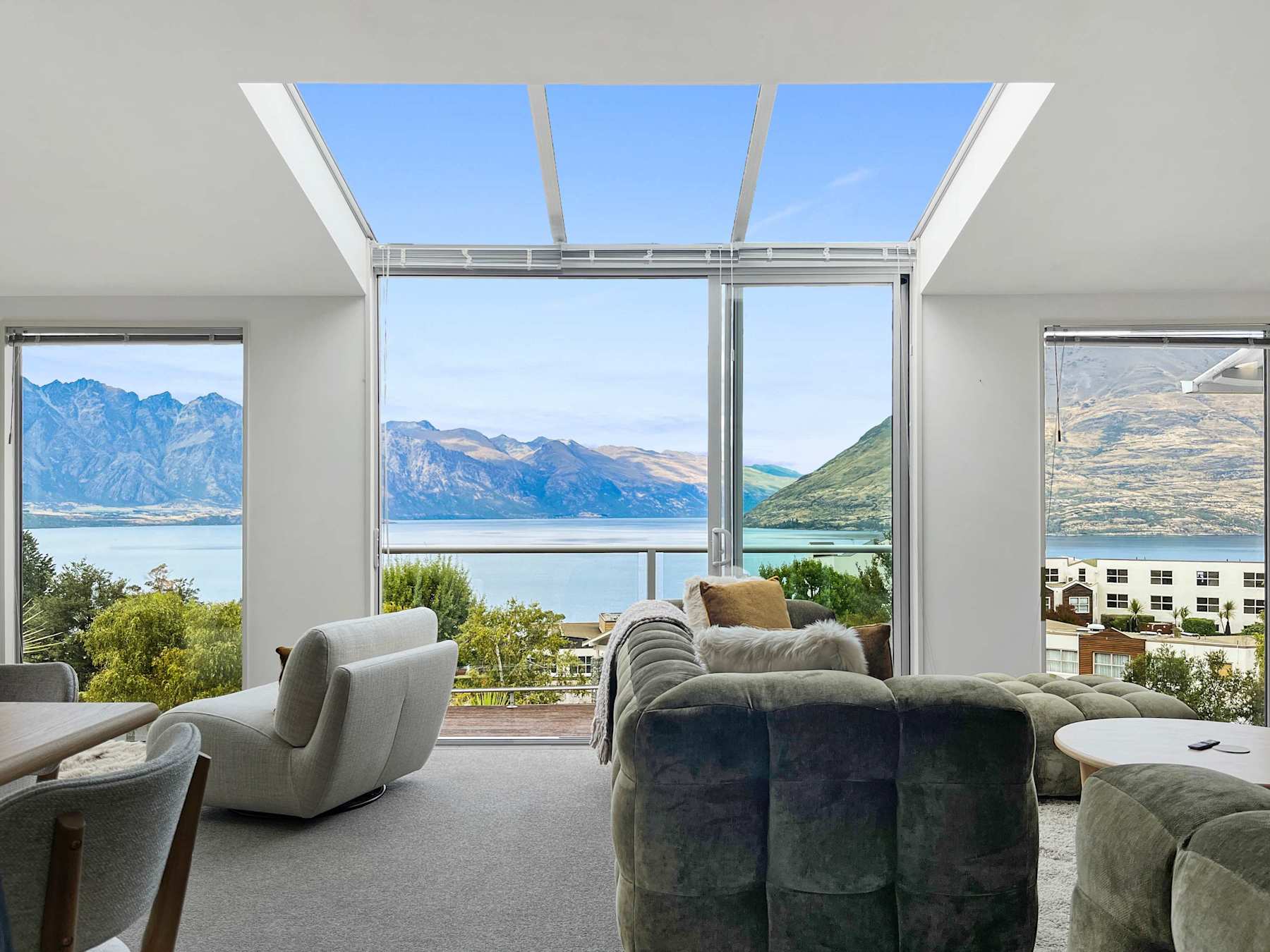 Stunning Lake Views + Spa photo 1