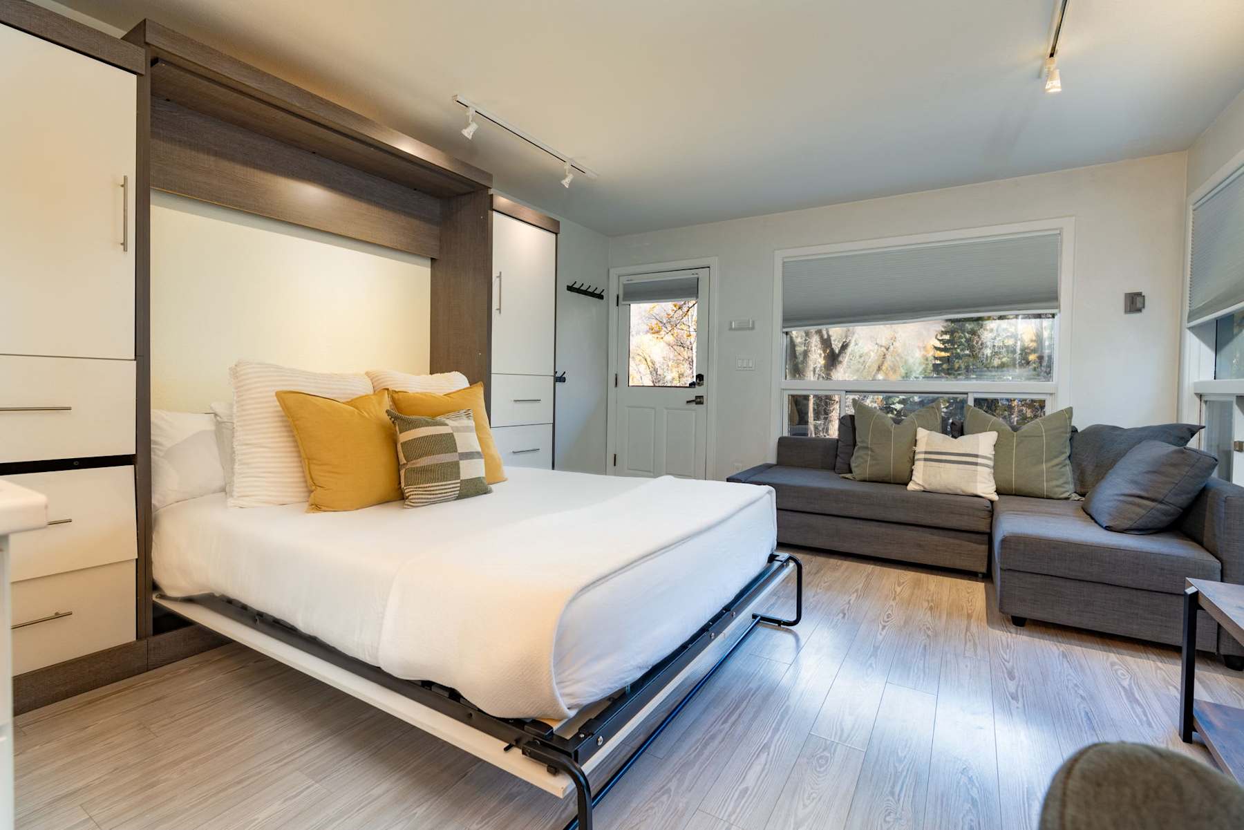 Aspen Studio: River & Mountain Views, Walkable photo 1