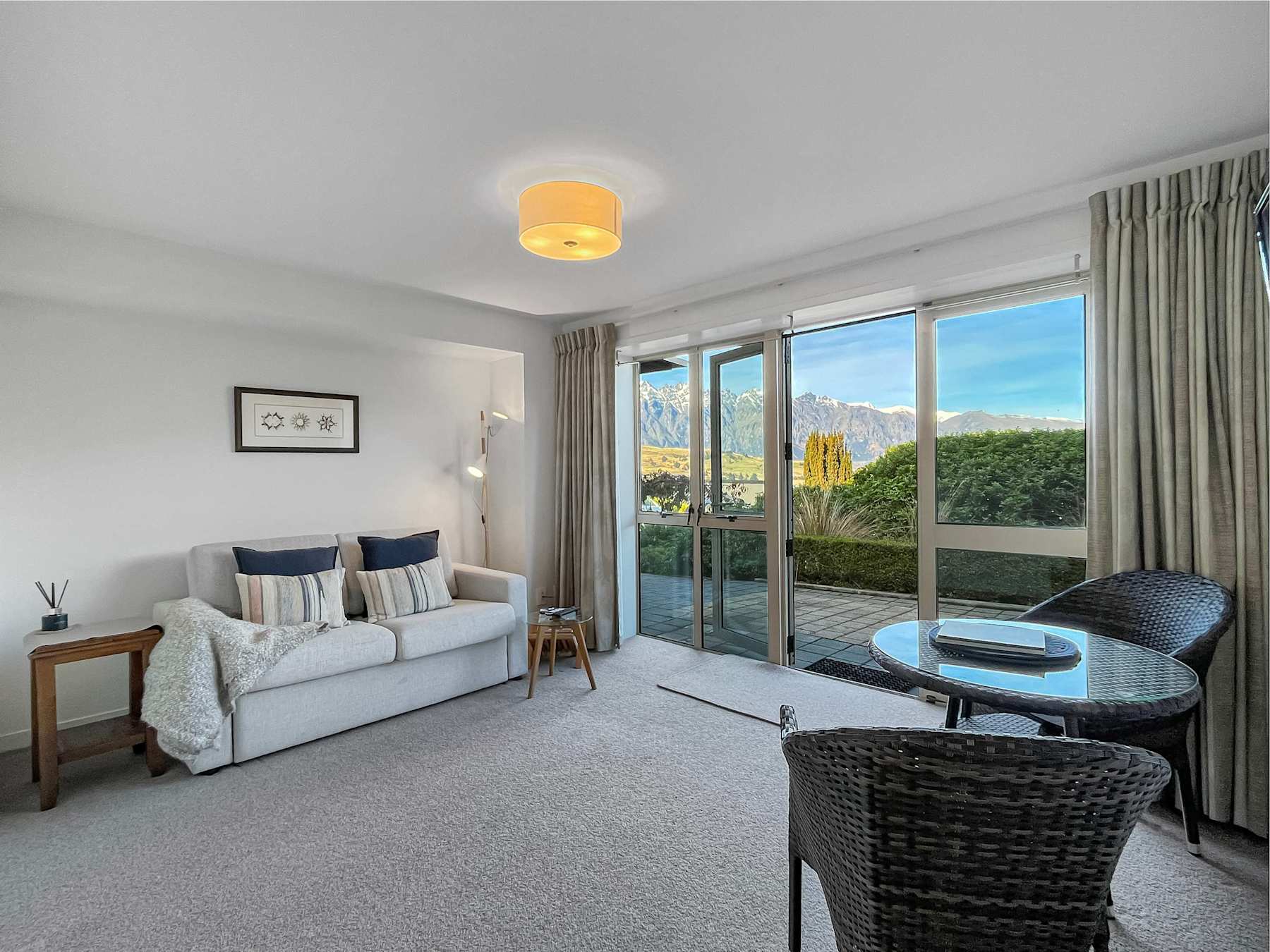 Schist and Cedar Suite - Queenstown Hill Views photo 1