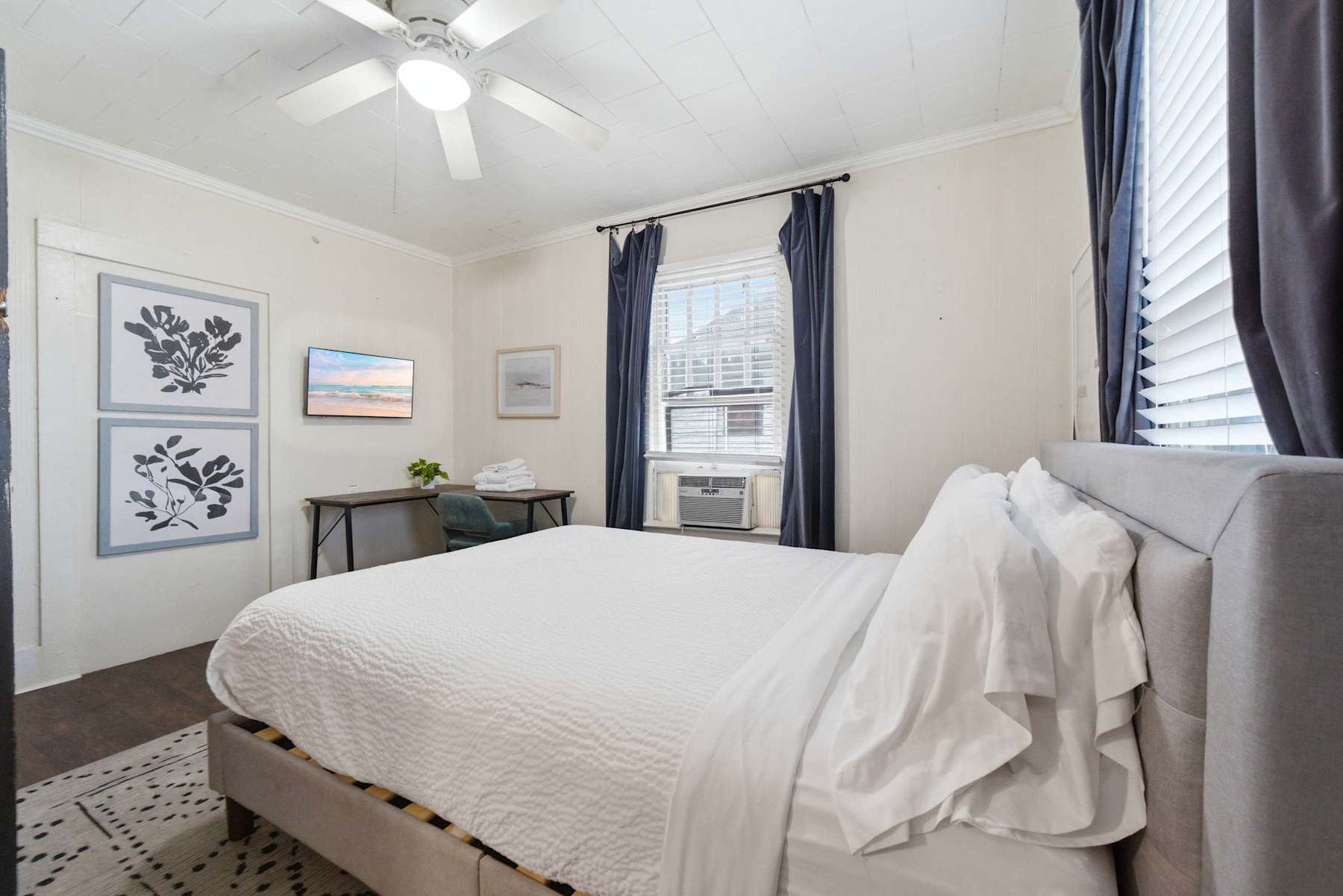 Private Bedroom in Spacious Home Near Downtown Laf photo 1