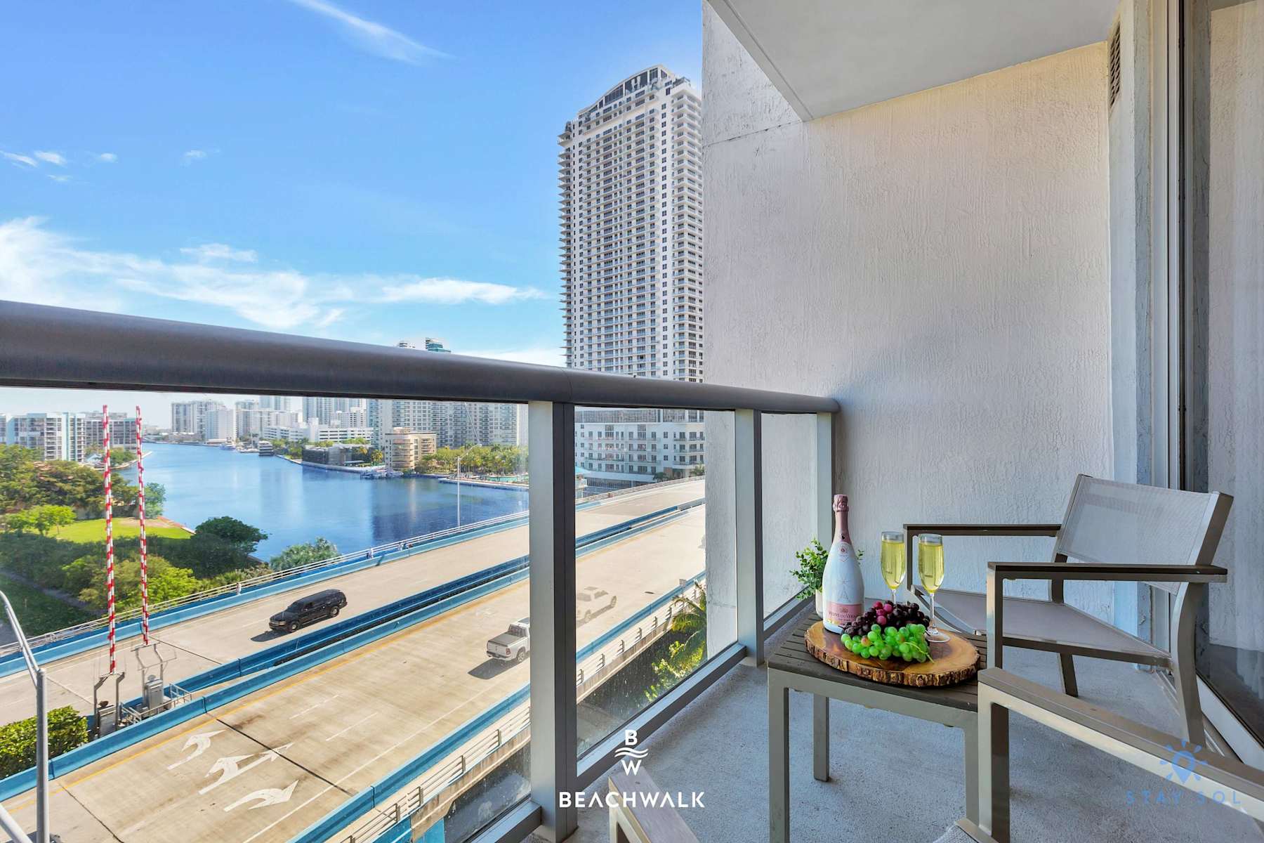 Resort-Style 2BR Apartment - Pool & Views photo 1