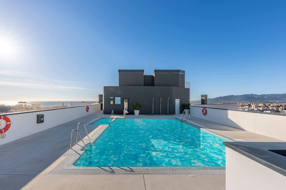 Piscina en la azotea (15 may–15 oct)