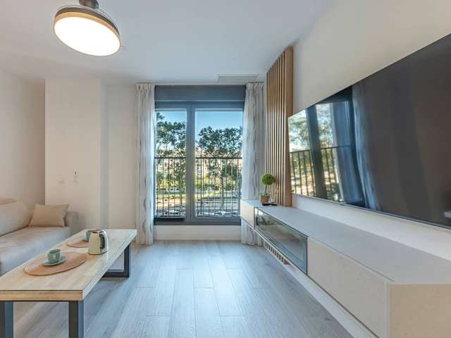 Salón con salida al balcón