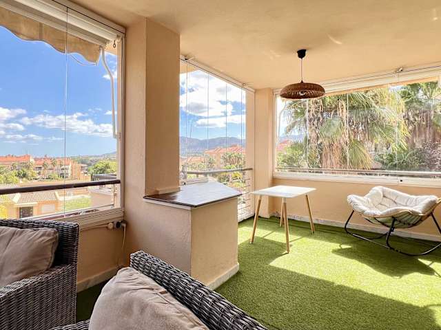 Terraza: sofás y mesa de exterior