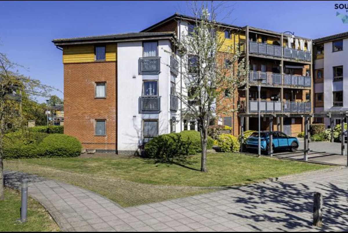 The Croydon Apartment, photograph 10 of 42