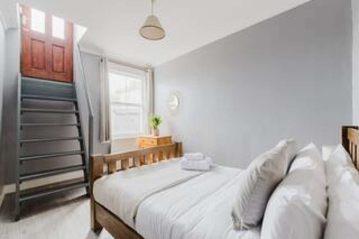 The Fulham Maisonette, photograph 15 of 42