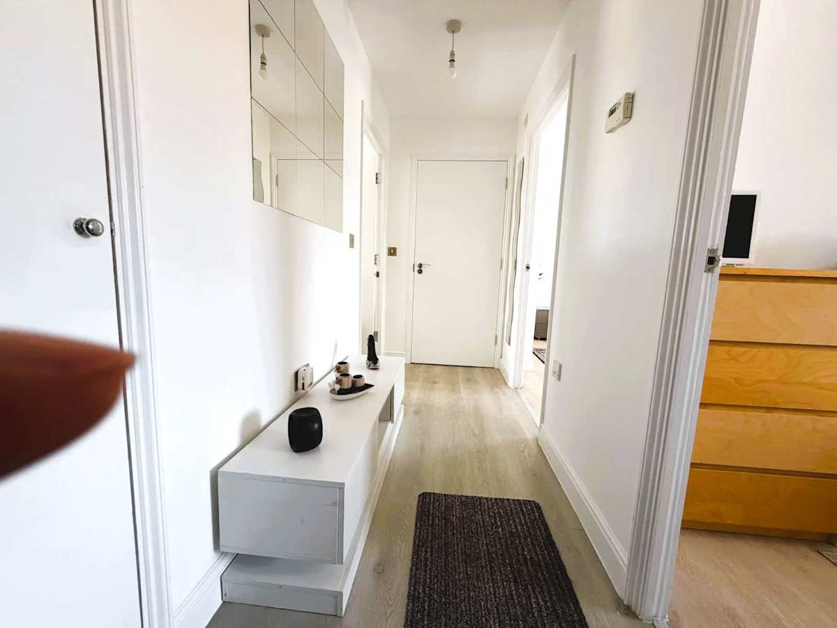 The Croydon Apartment, photograph 26 of 42