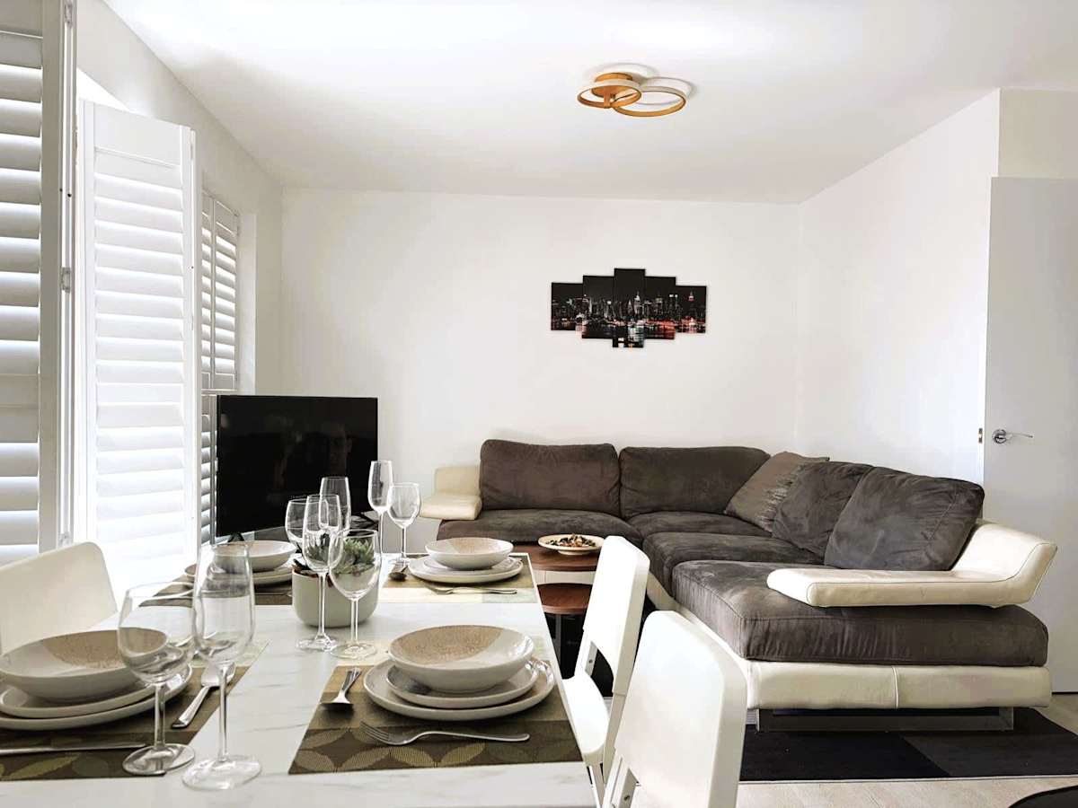 The Croydon Apartment, photograph 34 of 42