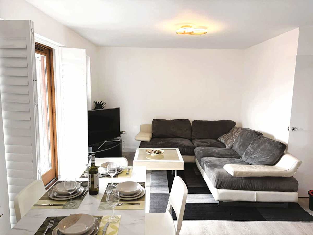 The Croydon Apartment, photograph 33 of 42