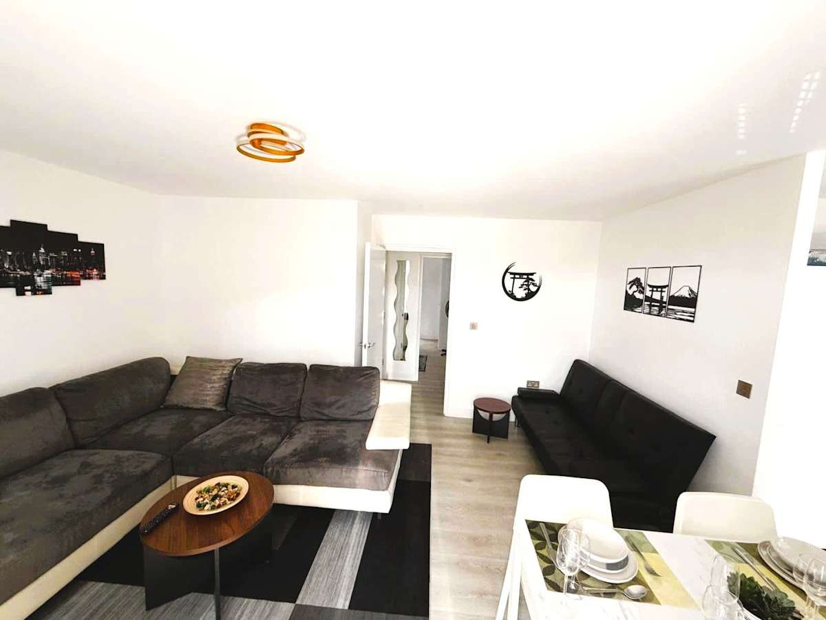 The Croydon Apartment, photograph 36 of 42
