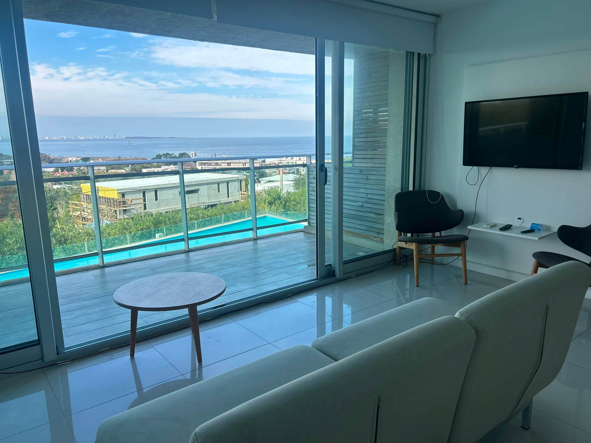 Foto principal de SYRAH Bahía · Unidad PB 002 – Monoambiente con piscina propia en Punta Ballena · Uruguay