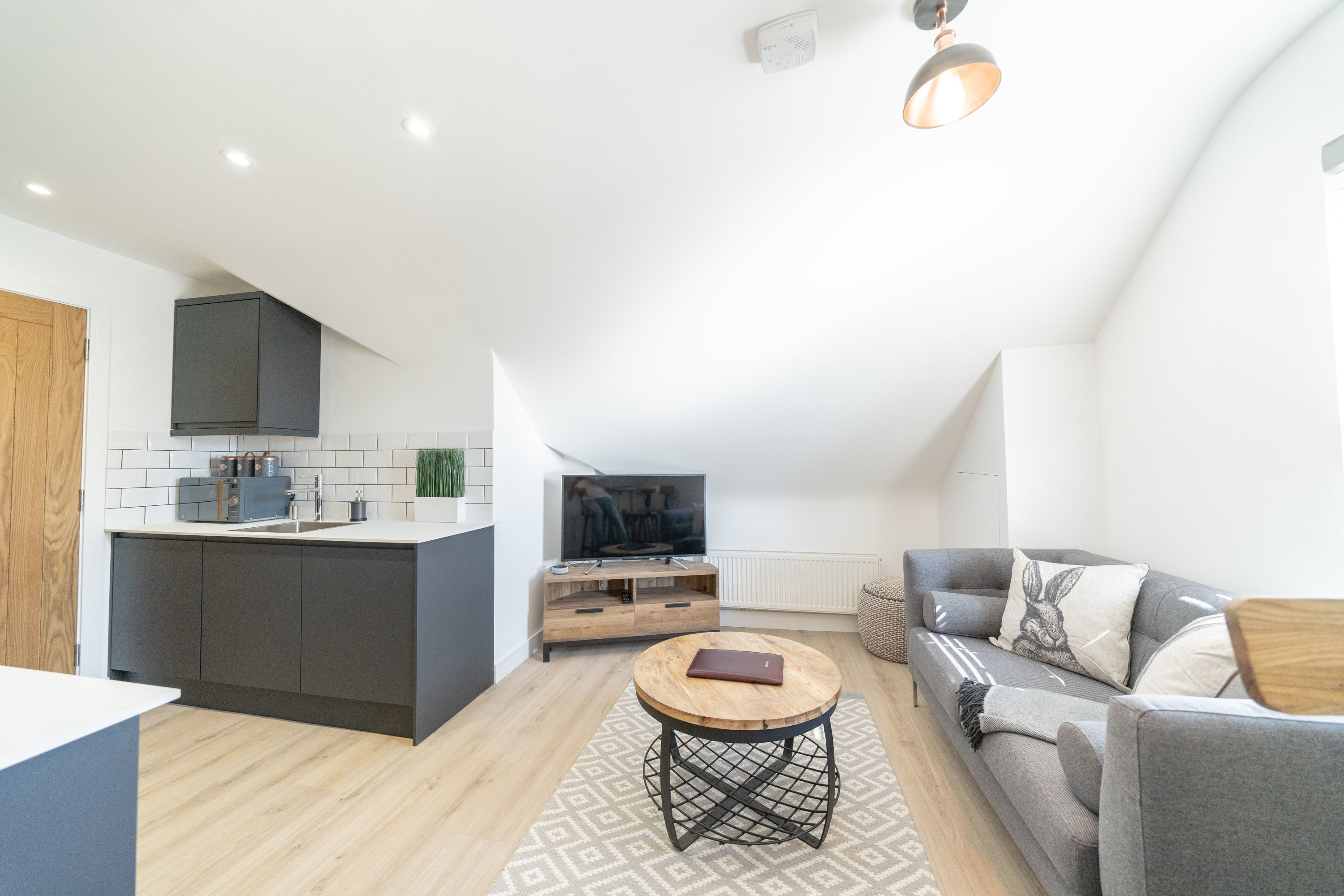 ** 4 Ashbrook Windmill - Luxury second floor 2 bedroom flat ** in Windmill Road 107 OX3 7BT - Property image 11 - VivreStays