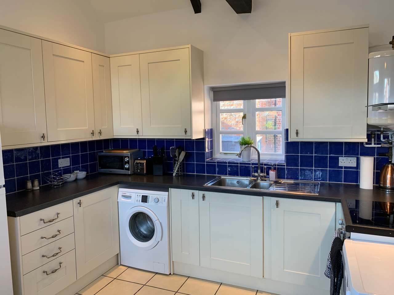 Ashbrook Lewis a two bedroom, two bathroom cottage, Harwell Campus in Limetrees 1 OX11 0HW - Property image 3 - VivreStays