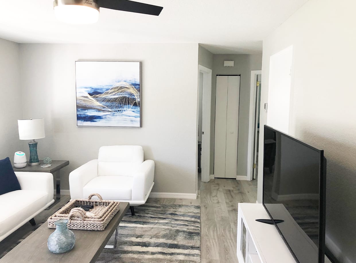 Newly Renovated - Modern Apartment - 2 of 4