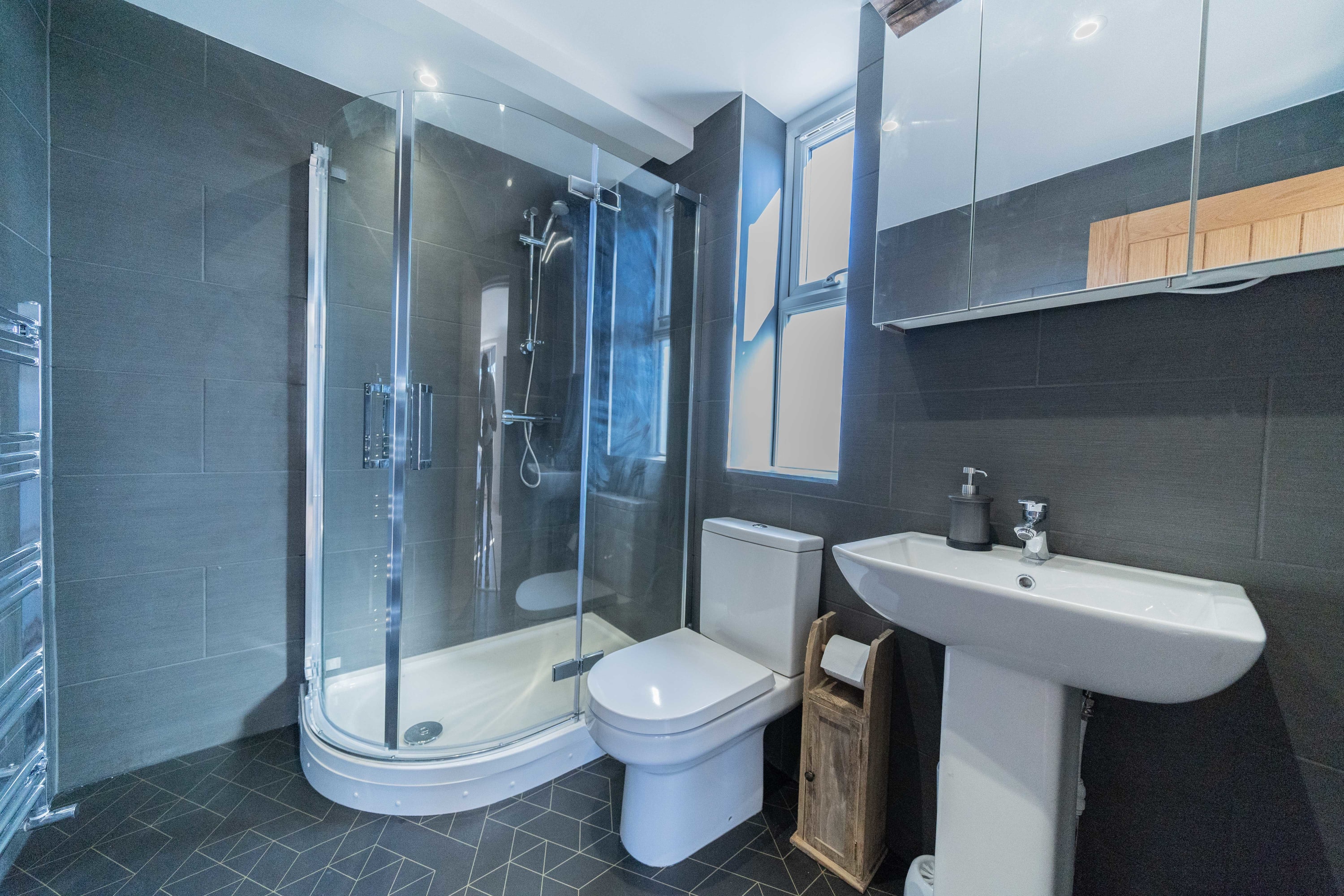** 1 Ashbrook Windmill - Luxury split level 1 bedroom flat ** in Windmill Road 107 OX3 7BT - Property image 6 - VivreStays