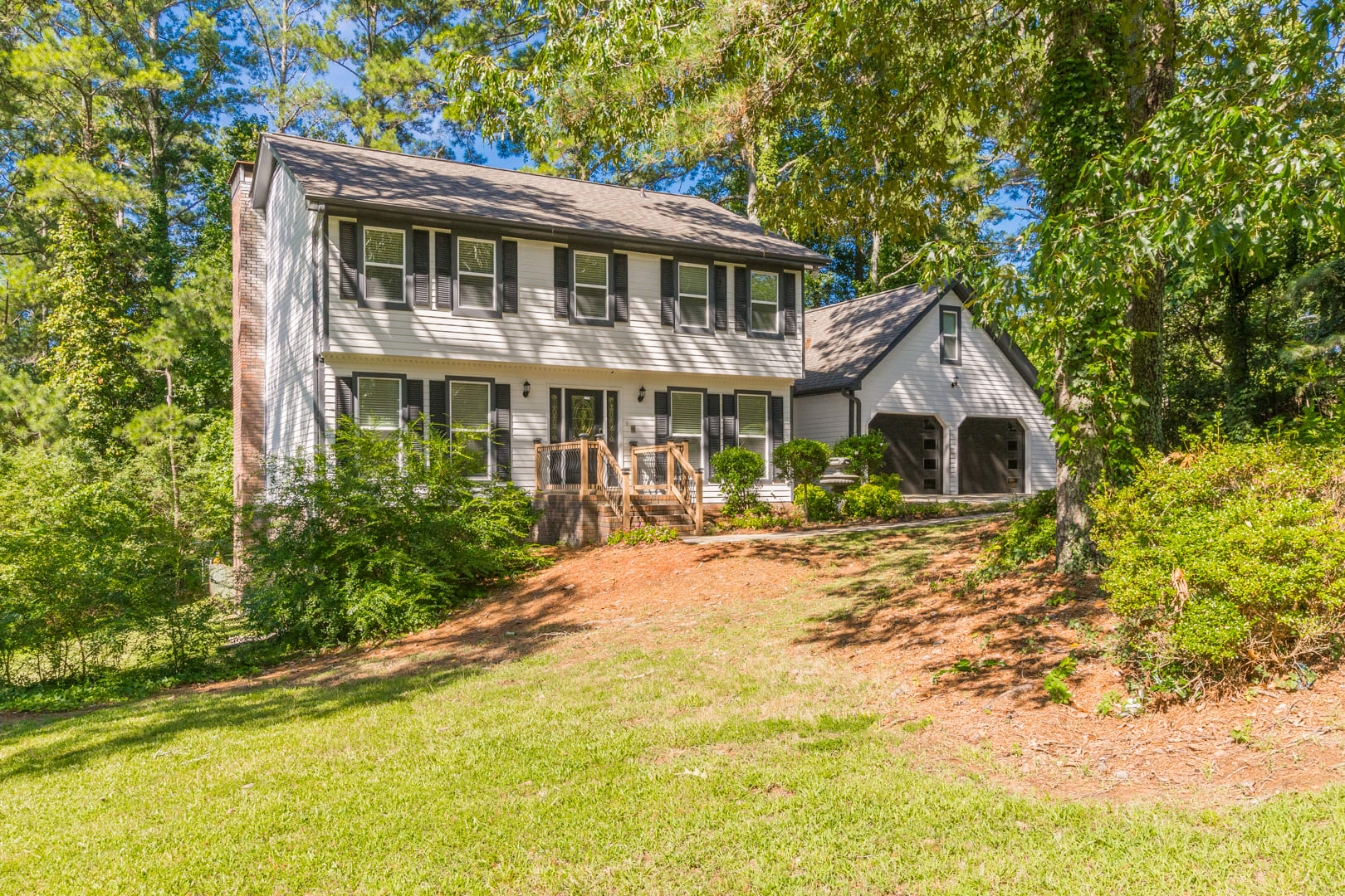 Beautiful & large Newly renovated 5 Bedroom house. - Photo 1